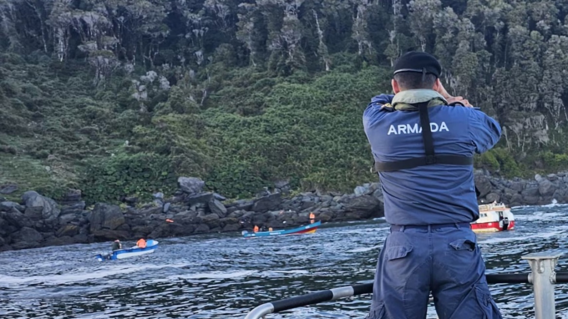 Τουλάχιστον έξι νεκροί σε ναυάγιο τουριστικού σκάφους στη Χιλή - Βίντεο 