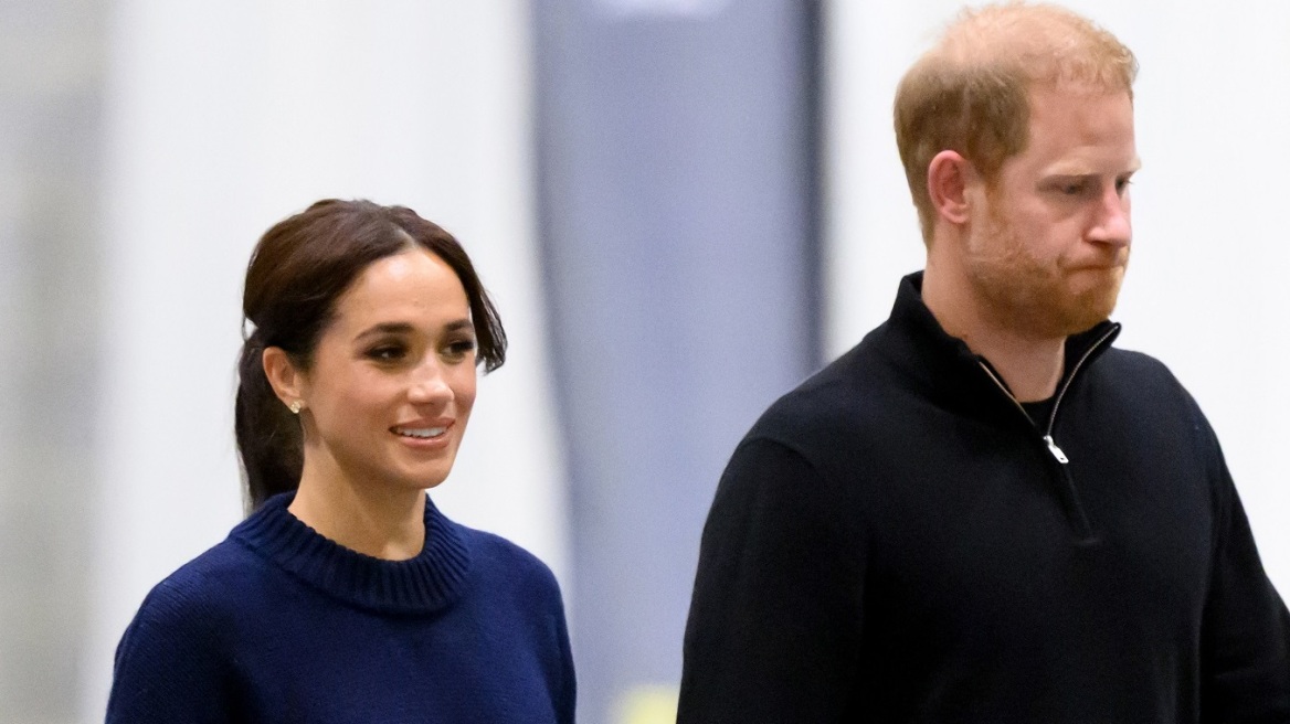 H Mέγκαν Μαρκλ με flared bootcut jeans και σουέτ μπότες στον Καναδά