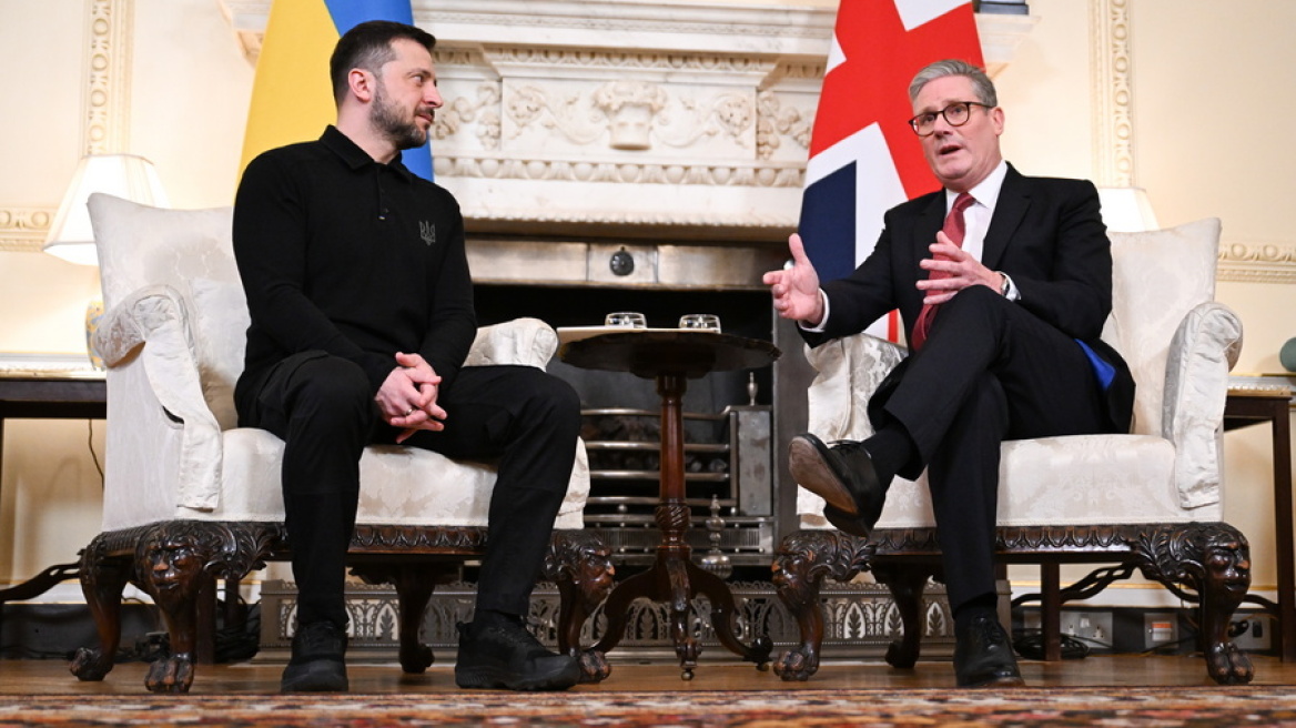 Θερμή υποδοχή Ζελένσκι στην Ντάουνινγκ Στριτ: Θα σταθούμε δίπλα σας είπε ο Στάρμερ, υπολογίζουμε στη στήριξη σας απάντησε ο Ουκρανός πρόεδρος