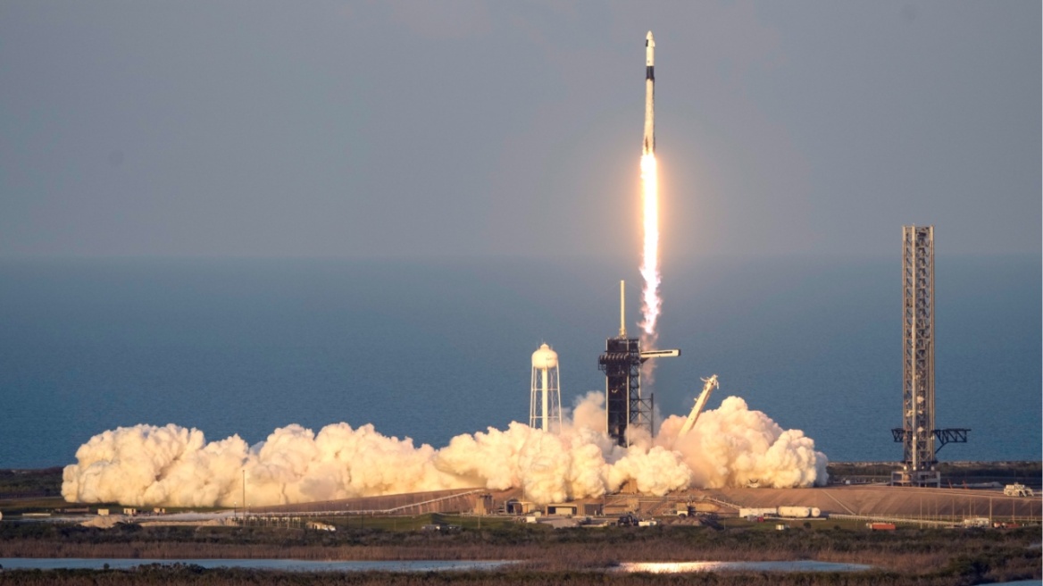 Βίντεο: Αναχώρησε η αποστολή της NASA για να φέρει πίσω τους δύο Aμερικανούς αστροναύτες που έχουν αποκλειστεί στον Διεθνή Διαστημικό Σταθμό