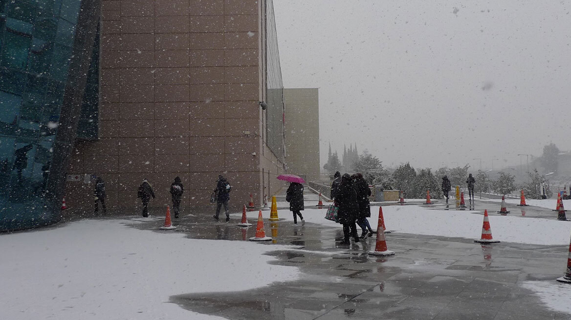 Καλλιάνος: Η αλλαγή του καιρού την Τρίτη φέρνει και χιόνια, έντονη η αίσθηση της «μυρωδιάς» του χειμώνα στην Αττική