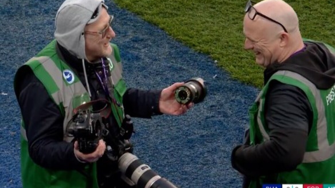 Μπράιτον - Νότιγχαμ Φόρεστ: Ποδοσφαιριστής των γηπεδούχων σούταρε και έσπασε φωτογραφική μηχανή - Βίντεο 