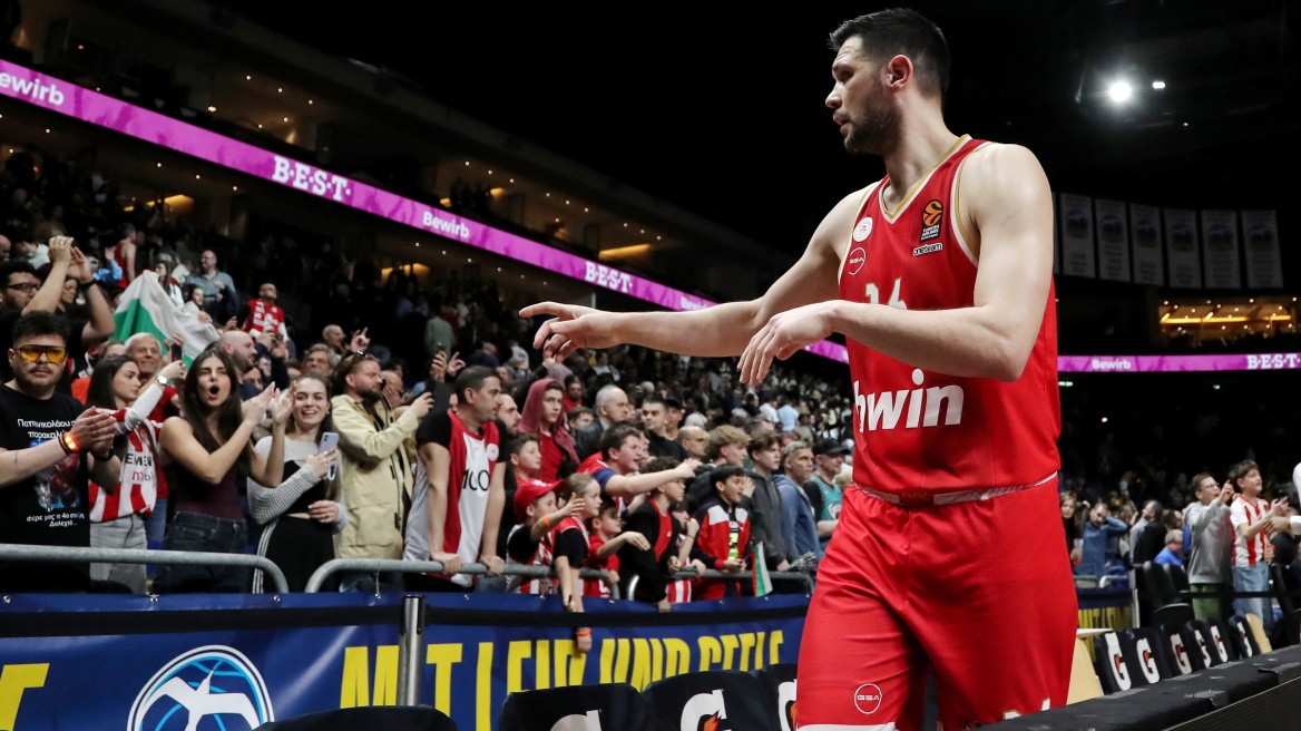 Ολυμπιακός: Η στήριξη των φιλάθλων στη Γερμανία και η ομιλία του Μπαρτζώκα για τον Παπανικολάου - Βίντεο