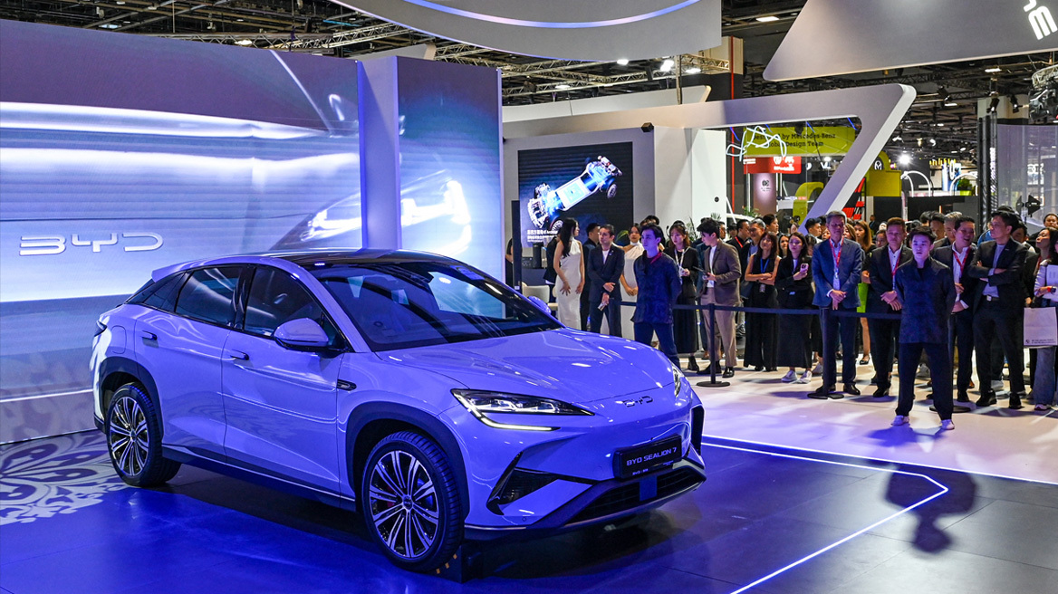 Handelsblatt: Κίνα και Ευρώπη σε διαπραγματεύσεις για κατάργηση δασμών στα ηλεκτρικά αυτοκίνητα