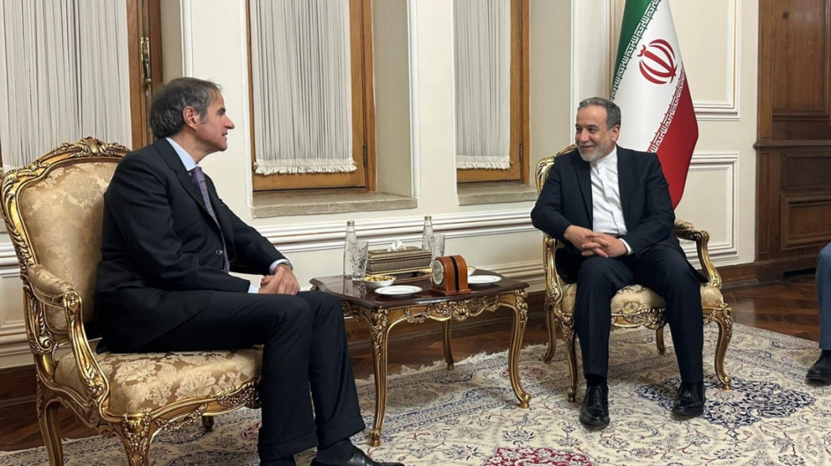 Ο διευθυντής του Οργανισμού Ατομικής Ενέργειας προειδοποιεί εναντίον επίθεσης στις πυρηνικές εγκαταστάσεις του Ιράν 