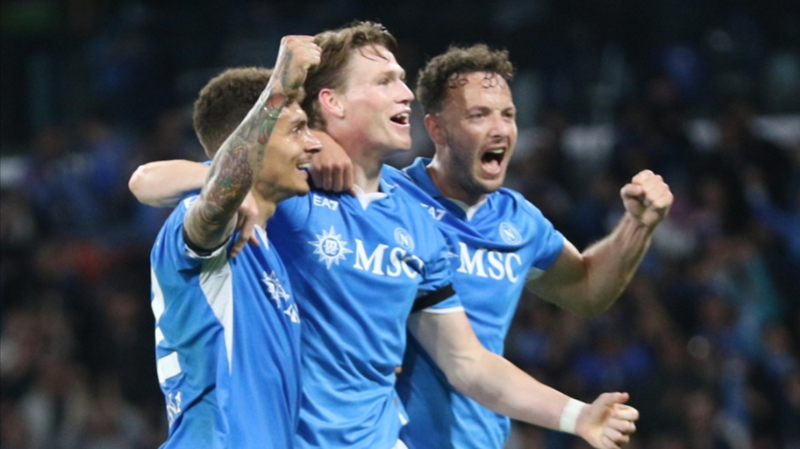 Serie A: Ο ΜακΤόμινεϊ με ντοπιέτα έστειλε τη Νάπολι στην κορυφή, 2-0 την Τορίνο - Δείτε τα γκολ