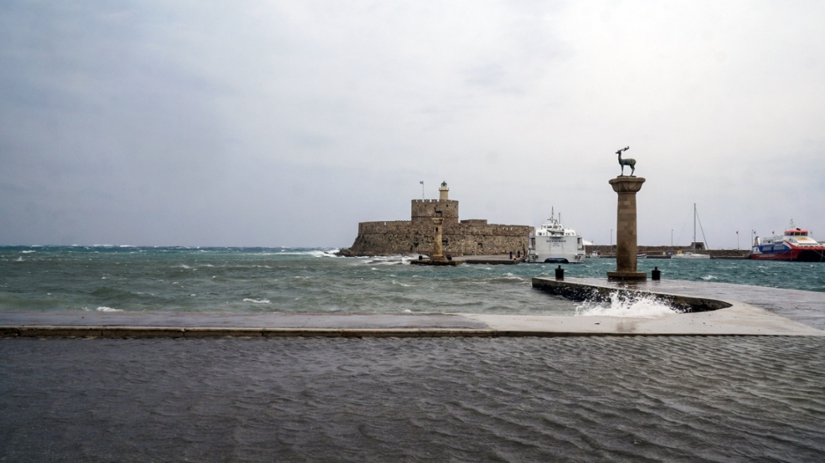 Καιρός: Iσχυρές βροχές και καταιγίδες σήμερα στα Δωδεκάνησα και την Κρήτη