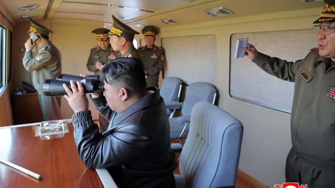 Βόρεια Κορέα: Υπό το βλέμμα του Κιμ Γιόνγκ Ουν οι προσομοιώσεις πυρηνικής αντίδρασης σε επιθέσεις από ΗΠΑ και Νότια Κορέα