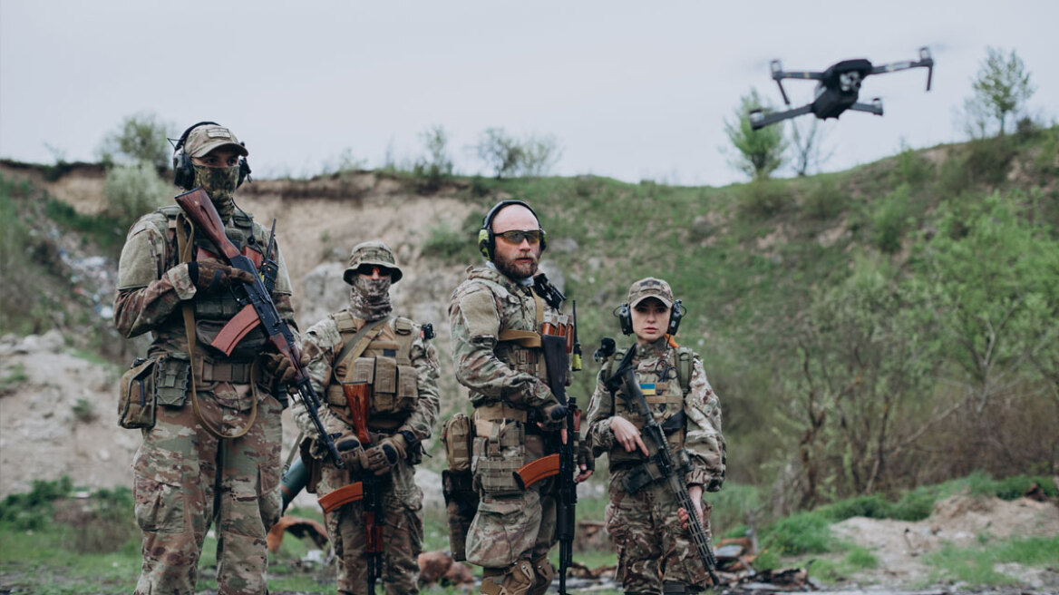 Μια κούρσα εξοπλισμών θα επιτάχυνε την πτώση του Πούτιν, υποστηρίζει ο Πολωνός υπουργός Εξωτερικών
