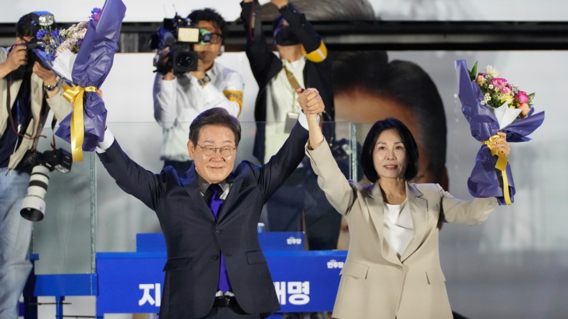 Ο Λι Τζε-μιουνγκ του Δημοκρατικού κόμματος είναι ο νέος πρόεδρος της Νότιας Κορέας - «Ας κάνουμε μια νέα αρχή»