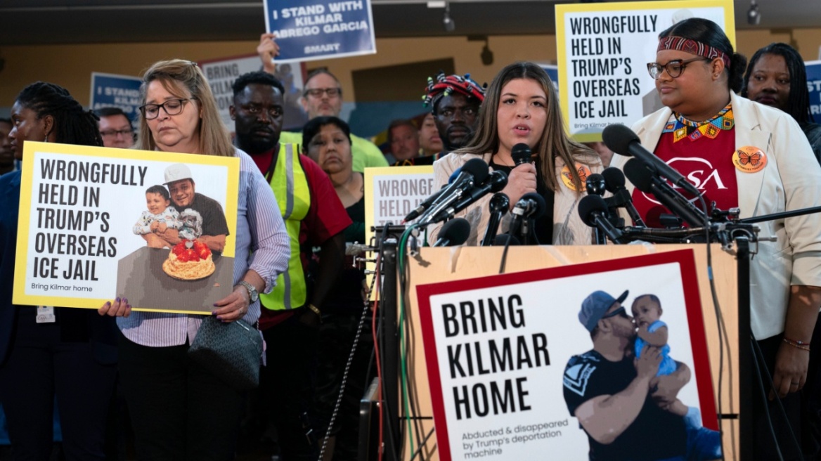 Για διακίνηση ανθρώπων, όπλων και ναρκωτικών κατηγορείται ο άνδρας που απελάθηκε κατά λάθος από τον Τραμπ