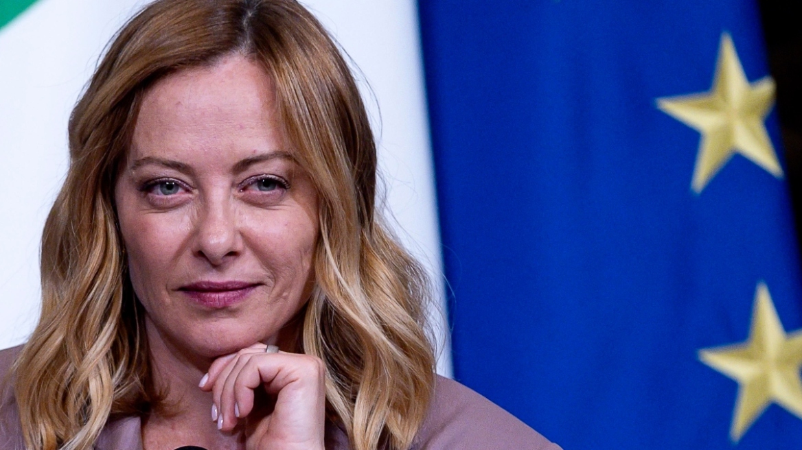 Τζόρτζια Μελόνι: Θέλει να «βαφτίσει» στρατιωτική δαπάνη τη γέφυρα 13,5 δισ. ευρώ για τη Σικελία