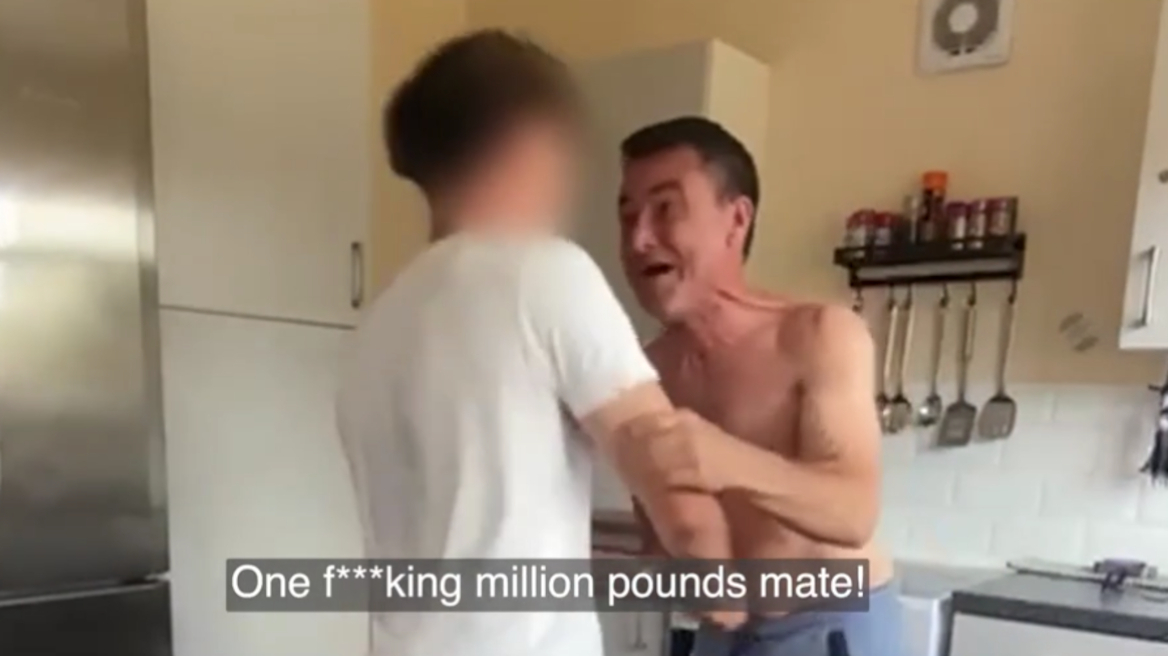 Βίντεο: Καρκινοπαθής πατέρας ανακοινώνει στον γιο του πως κέρδισε πάνω από 1 εκατ. ευρώ - Στην Ελλάδα το πρώτο τους ταξίδι