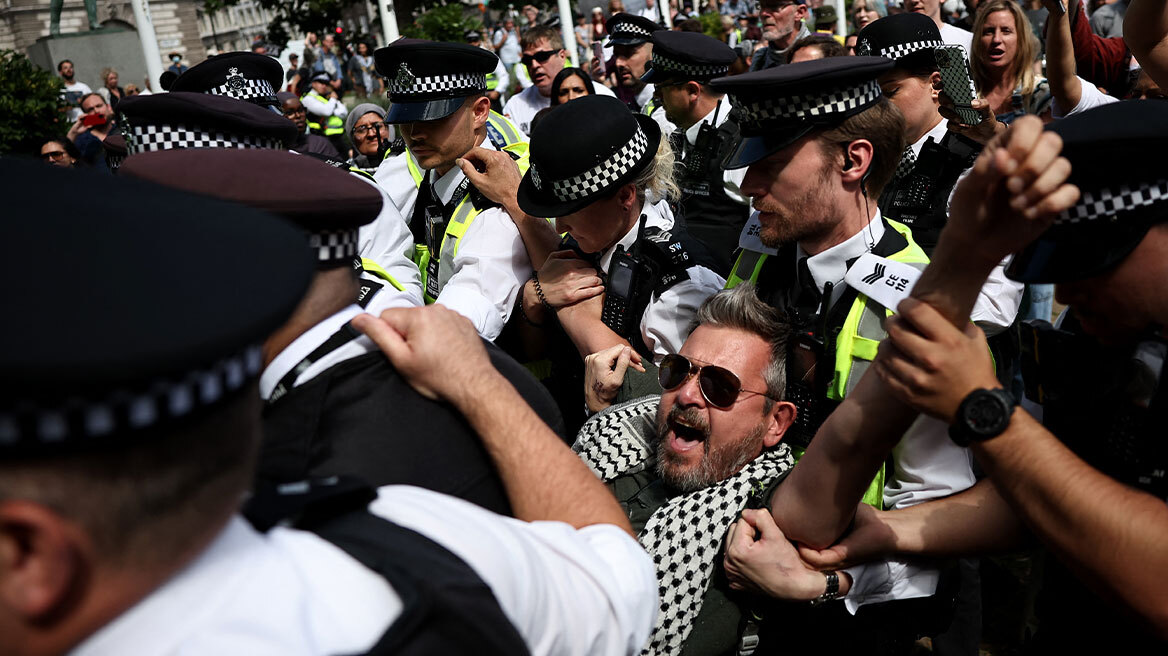 Διαδηλώσεις κατά της απαγόρευσης του δικτύου Palestine Action στη Βρετανία - Πάνω από 200 συλλήψεις, δείτε βίντεο