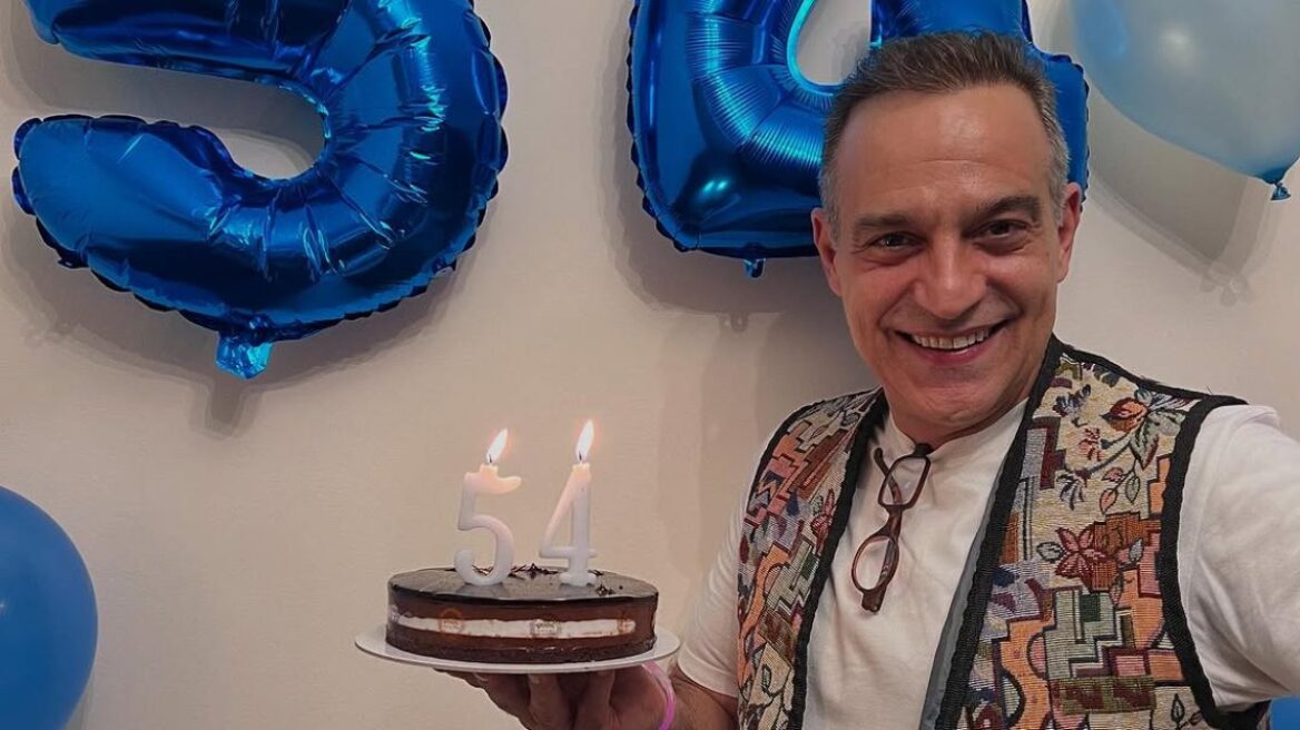 Ο Κρατερός Κατσούλης έκλεισε τα 54: «Να μεγαλώνουμε σπουδαία και ωραία»