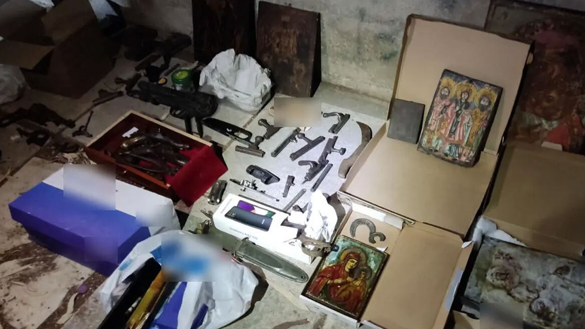 Βρέθηκε οπλοστάσιο σε κάδο απορριμμάτων στην Καισαριανή - Από όπλα μέχρι χειροβομβίδα εντόπισε το ΤΕΕΜ