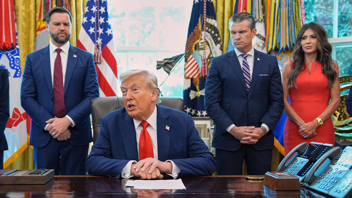 Τι συμβαίνει με τα χέρια του Ντόναλντ Τραμπ - Το μακιγιάζ για να κρύψει τις μελανιές και τι απαντά ο Λευκός Οίκος