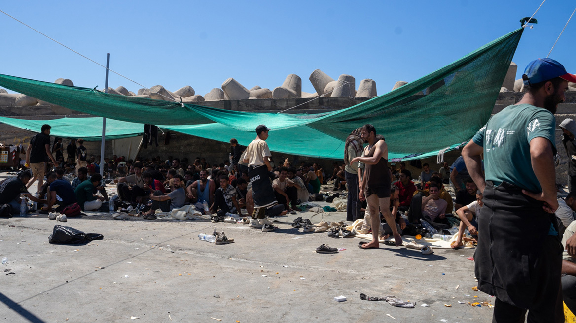 Πλεύρης: Κυκλώματα διακινητών έστελναν μαζικά μηνύματα «αποφύγετε την Ιταλία, πηγαίνετε στην Ελλάδα» - Δείτε βίντεο
