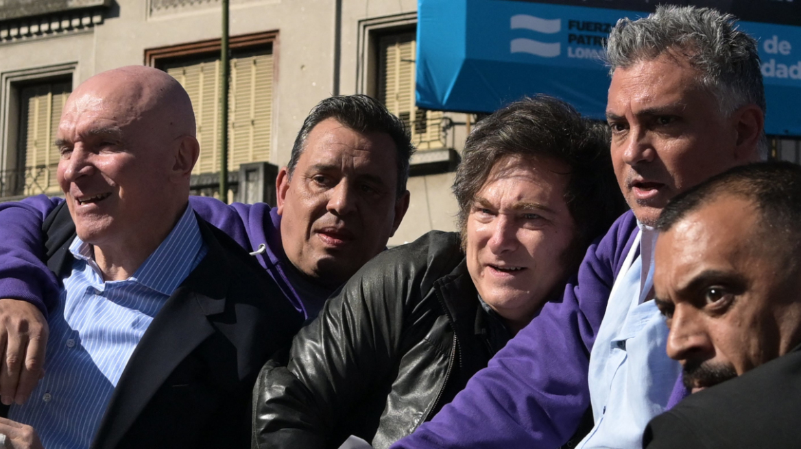 Σάλος στην Αργεντινή: Πετροβόλησαν τον Μιλέι - Σκάνδαλο με την αδελφή του, την κατηγορούν πως καταχράστηκε κονδύλια για ΑμεΑ