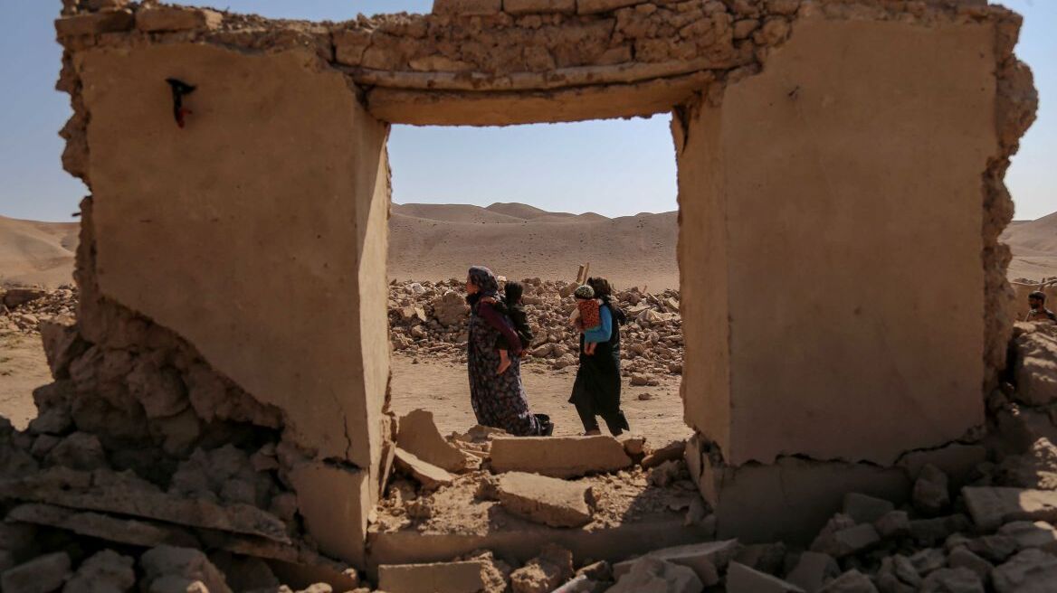 «Ενεργοποιήθηκε μία από τις πιο ισχυρές και επικίνδυνες ζώνες του πλανήτη» – Πού οφείλονται οι φονικοί σεισμοί στο Αφγανιστάν