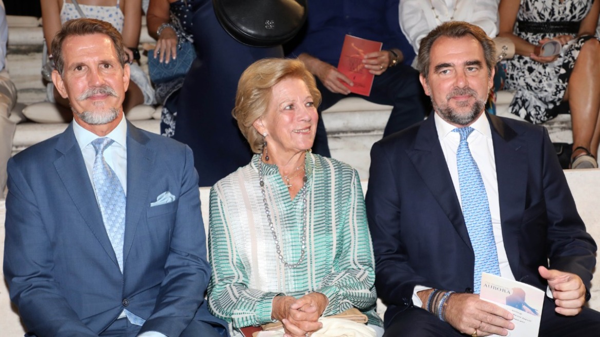 Παύλος και Νικόλαος Ντε Γκρες: Η κοινή εμφάνιση με τη μητέρα τους στο Ηρώδειο