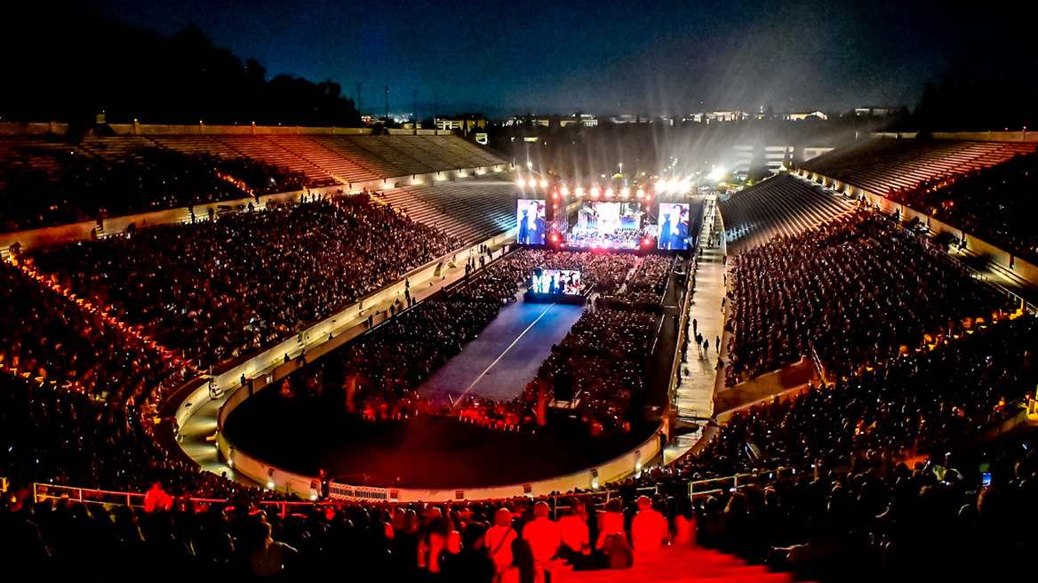 Πλήθος κόσμου στο Καλλιμάρμαρο για τη συναυλία-αφιέρωμα στον Γρηγόρη Μπιθικώτση - Δείτε φωτογραφίες