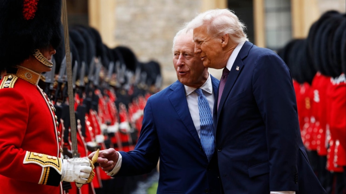 Παραιτήθηκε ο διευθυντής μουσείου που αντιτάχθηκε στο αίτημα του Τραμπ να δωρίσει σπαθί του Αϊζενχάουερ στον βασιλιά Κάρολο 