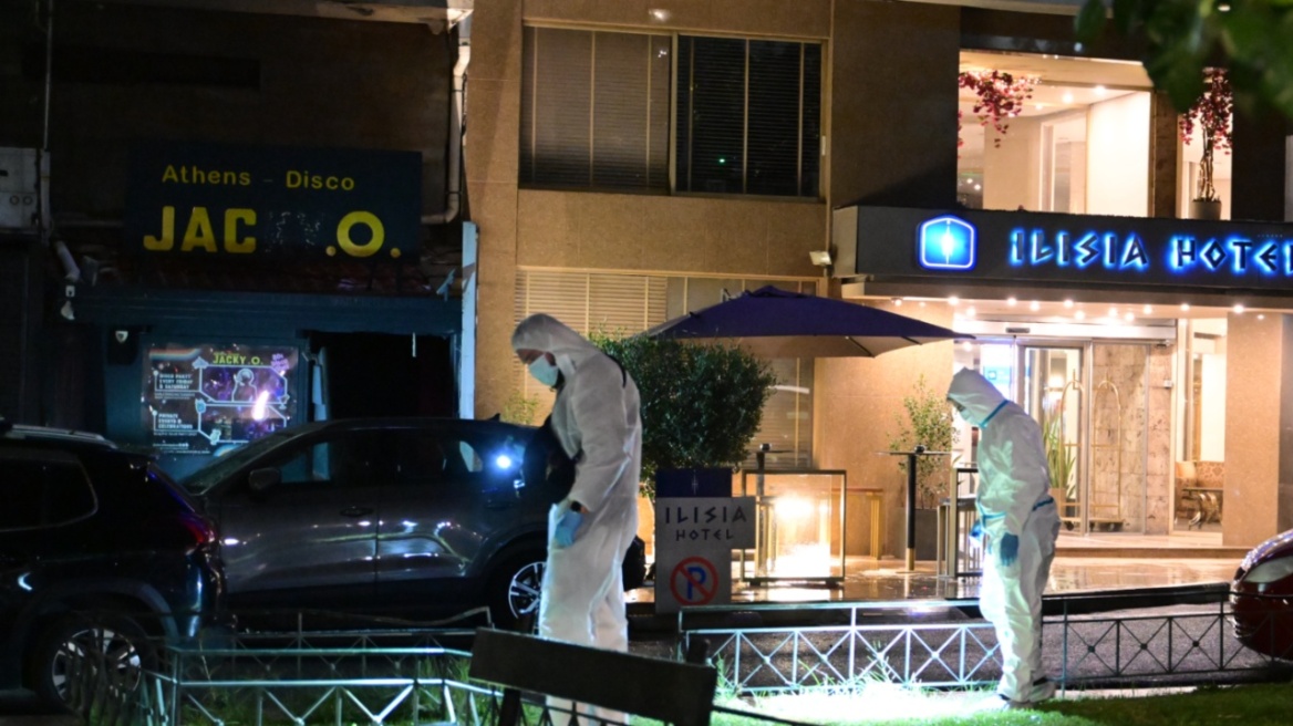 Βίντεο με τη στιγμή που ο δράστης αφήνει τον εκρηκτικό μηχανισμό στην είσοδο της ντισκοτέκ Jacky.Ο 
