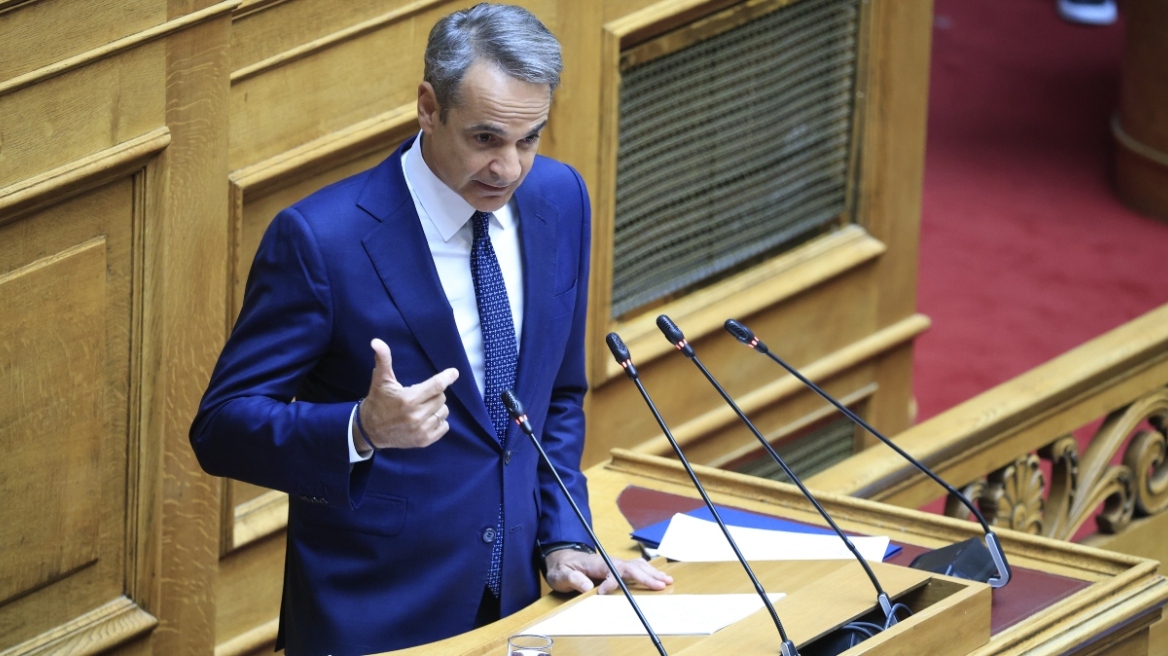 Μητσοτάκης σε Ανδρουλάκη: Θα πιάνατε τον Τραμπ από το πέτο και θα του λέγατε «go back»; 
