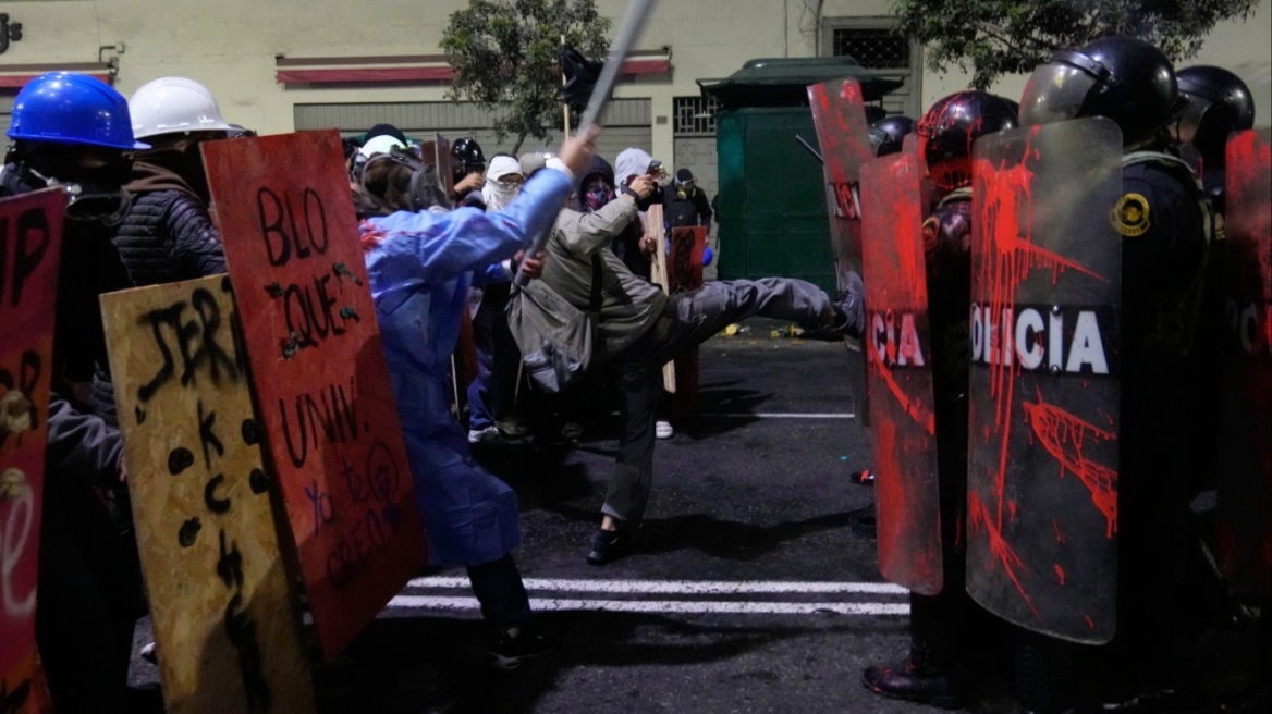 Έρευνα για τις περιστάσεις του θανάτου διαδηλωτή από σφαίρες στη Λίμα του Περού