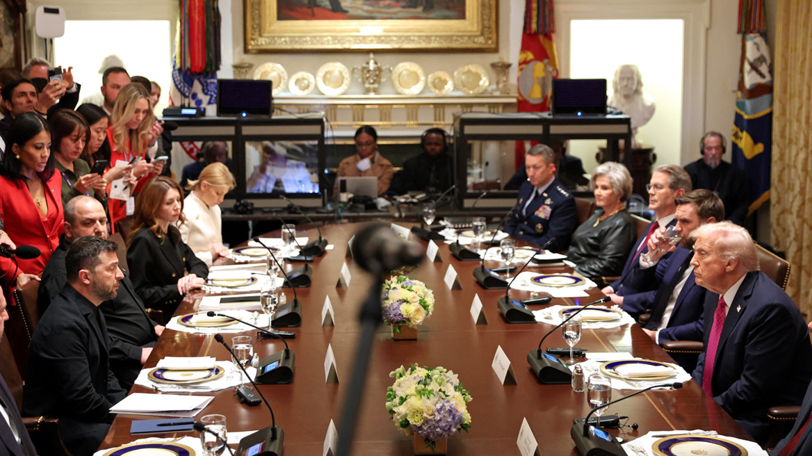 Στον «πάγο» οι Tomahawk μετά τη συνάντηση του Τραμπ με τον Ζελένσκι - Διαφώνησαν δημόσια για το αν ο Πούτιν θέλει να τελειώσει τον πόλεμο ή όχι