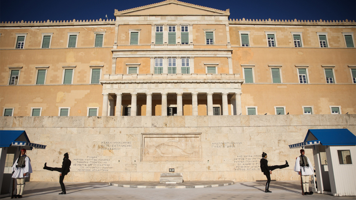 Μαρινάκης: Μόλις ψηφιστεί η τροπολογία για το μνημείο του Αγνώστου Στρατιώτη, δεν θα επιτρέπεται ούτε διαμαρτυρία ούτε γκράφιτι και πανό
