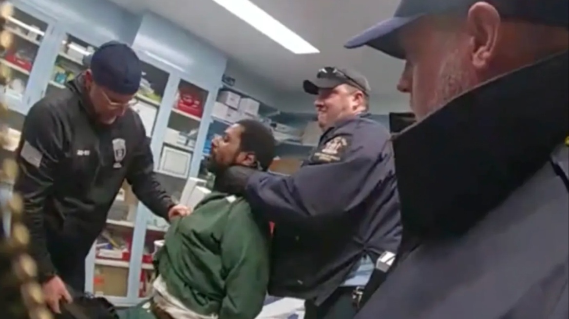 Σωφρονιστικός υπάλληλος στις ΗΠΑ κρίνεται ένοχος για ανθρωποκτονία με θύμα Aφροαμερικανό κρατούμενο - Δείτε βίντεο