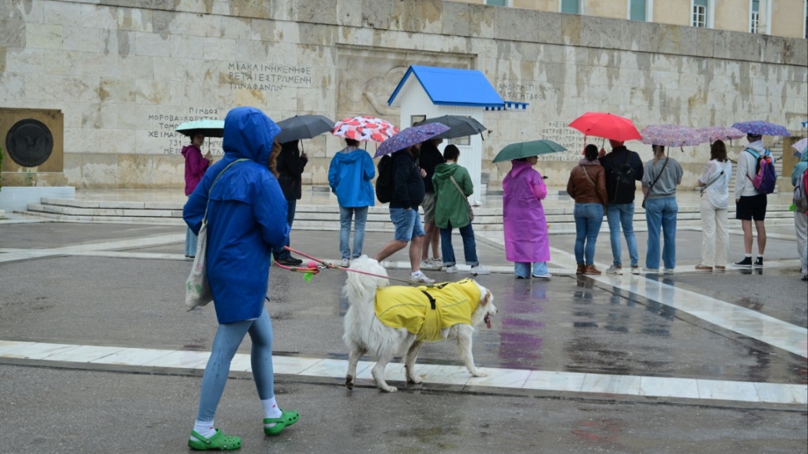 Καιρός: Βροχές, καταιγίδες και ισχυροί νοτιάδες όλη την εβδομάδα – Ποιες περιοχές θα επηρεαστούν 