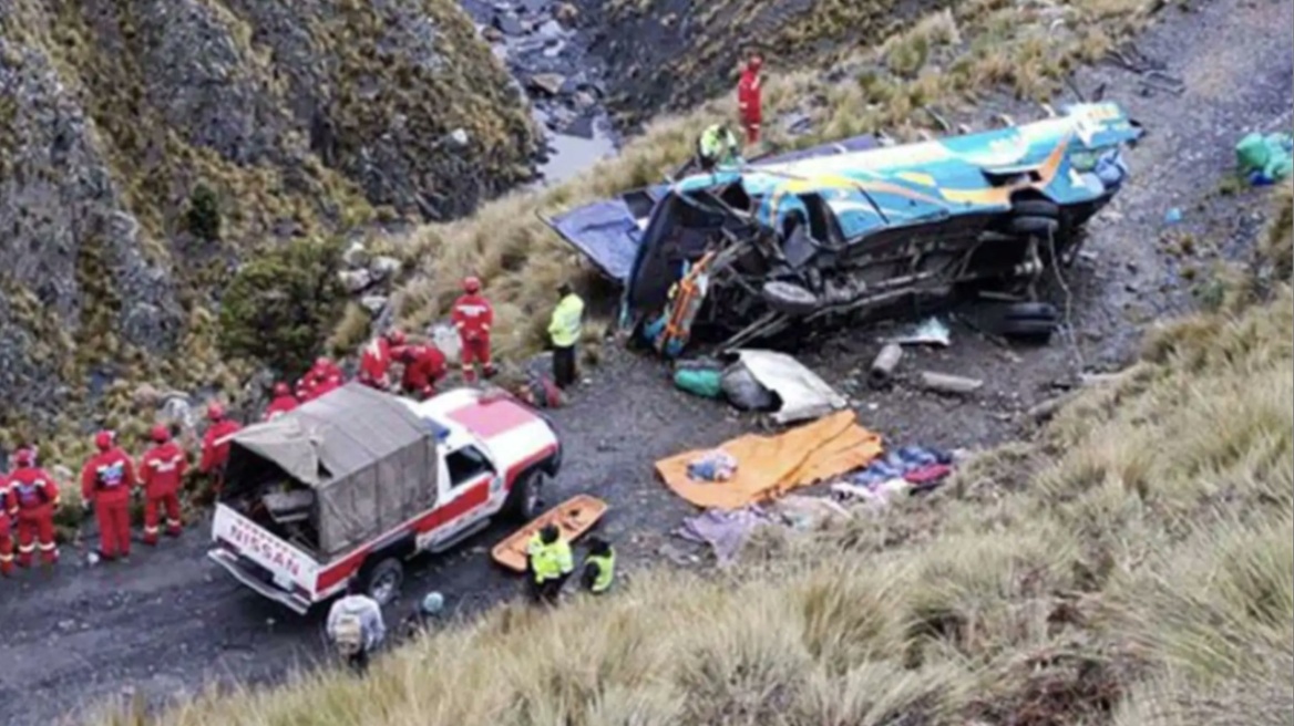 Τουλάχιστον 16 νεκροί σε τροχαίο με λεωφορείο στη Βολιβία