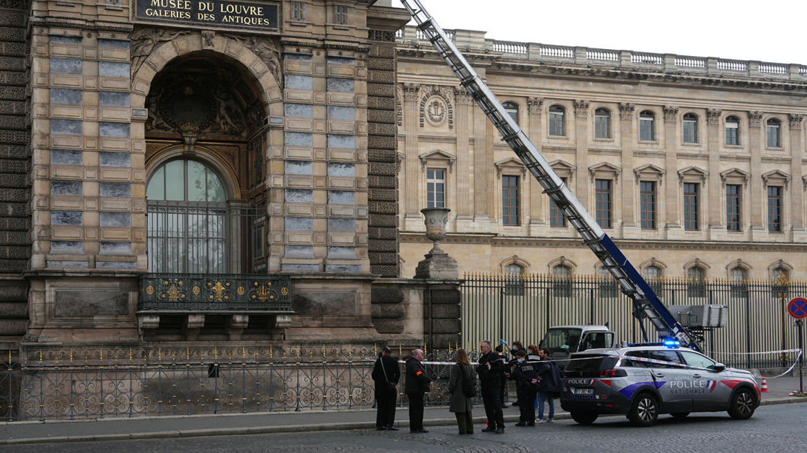 Άφαντα τα κοσμήματα από τη ληστεία στο Λούβρο - Ο μοτοσικλετιστής και οι συνεργάτες του, όσα έχουν γίνει γνωστά για τους 7 συλληφθέντες