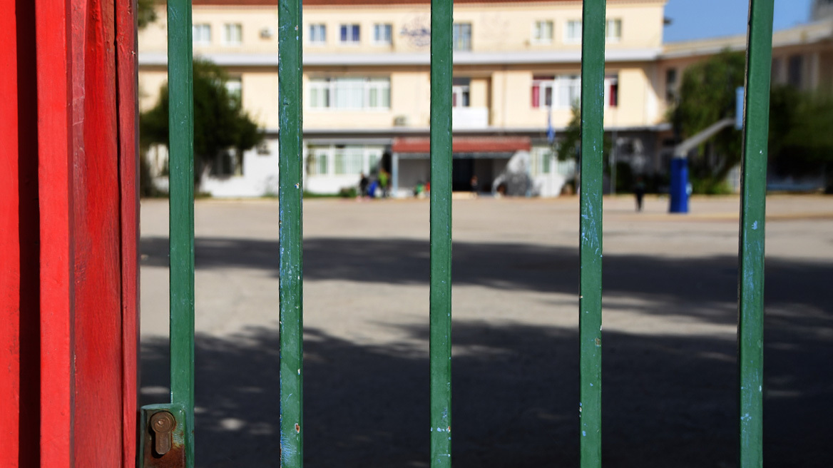Είμαστε σοκαρισμένοι, οι γονείς να μιλάνε όταν γίνεται κάτι παράλογο, λέει ο πατέρας του 6χρονου που κατήγγειλε η δασκάλα για θωπεία