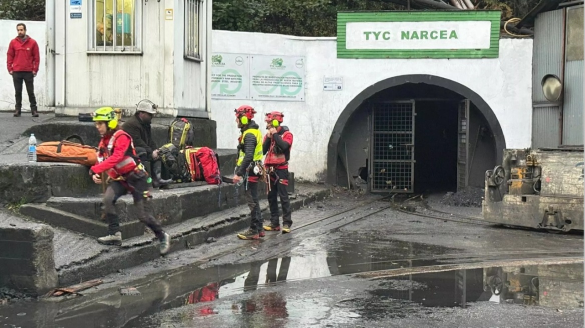 Ένας νεκρός και δυο παγιδευμένοι σε ανθρακωρυχείο στην Ισπανία 