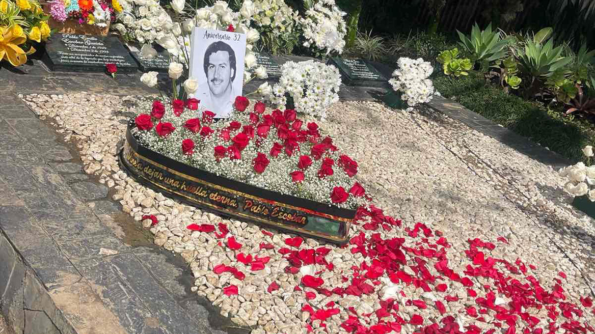 Λουλούδια στον τάφο του Εσκομπάρ από την αδελφή του - Σαν σήμερα είχε γενέθλια