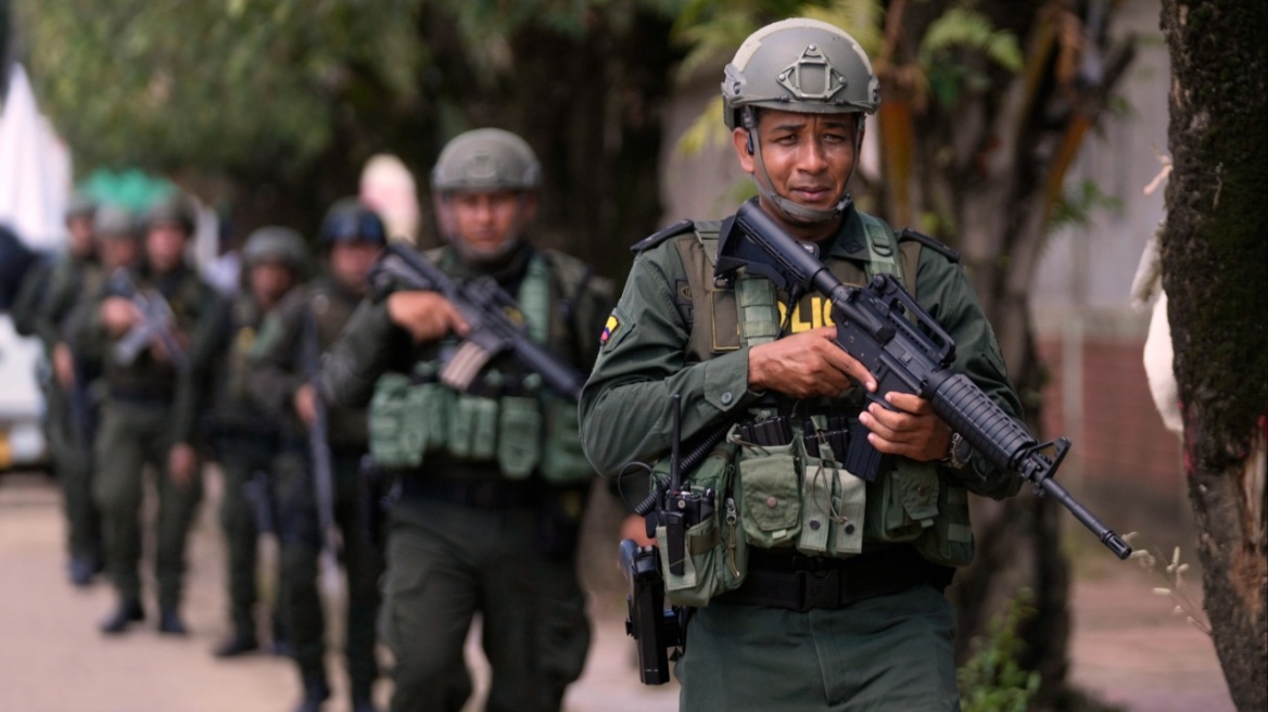 Ο πρόεδρος της Κολομβίας διέταξε τις δυνάμεις ασφαλείας να επιτεθούν στους αντάρτες της ELN 