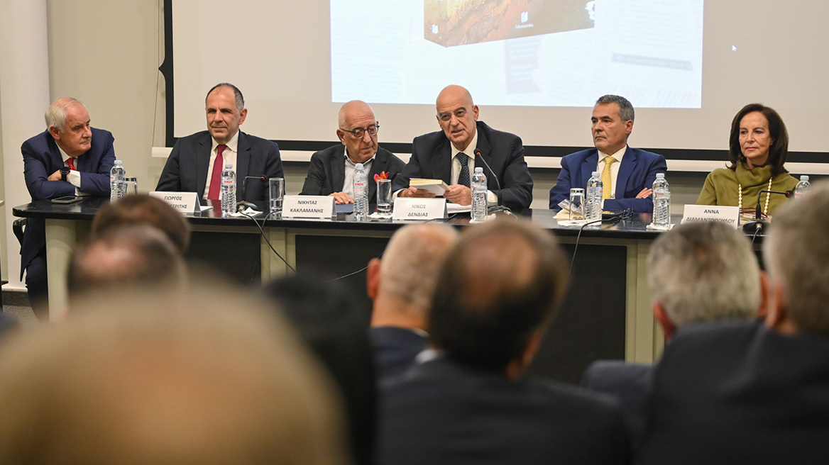 Το νέο του βιβλίο «Αδημοσίευτα« παρουσίασε ο Νίκος Χασαπόπουλος στο Πνευματικό Κέντρο του Δήμου Αθηναίων