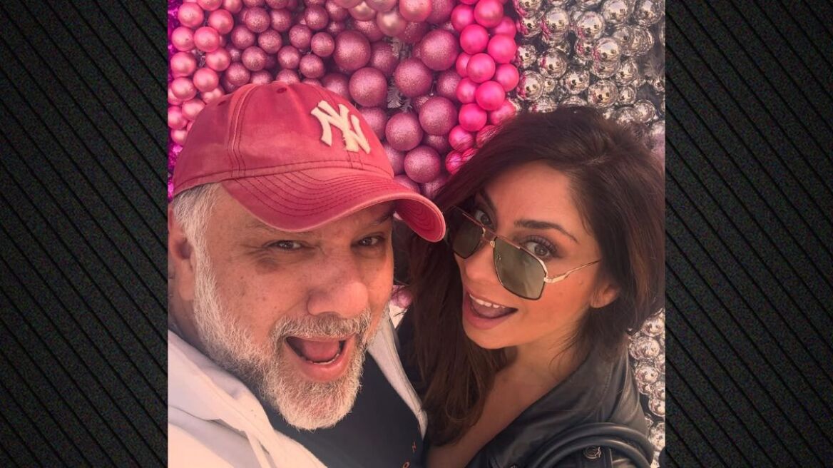 Ο Γρηγόρης Αρναούτογλου και η Νάνσυ Αντωνίου ποζάρουν μαζί και εύχονται «Καλά Χριστούγεννα»