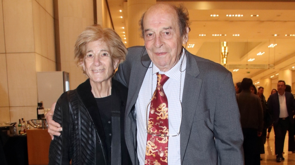Μανούσος Μανουσάκης: Το «μόνη μου» με πειράζει, με ενοχλεί, είναι άγριο πράγμα, είπε η σύζυγός του