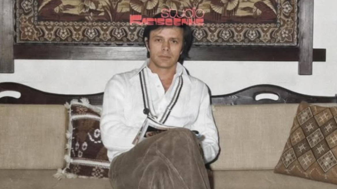 Χρήστος Πολίτης: Η αδημοσίευτη φωτογραφία από το 1978 στο σαλόνι του σπιτιού του
