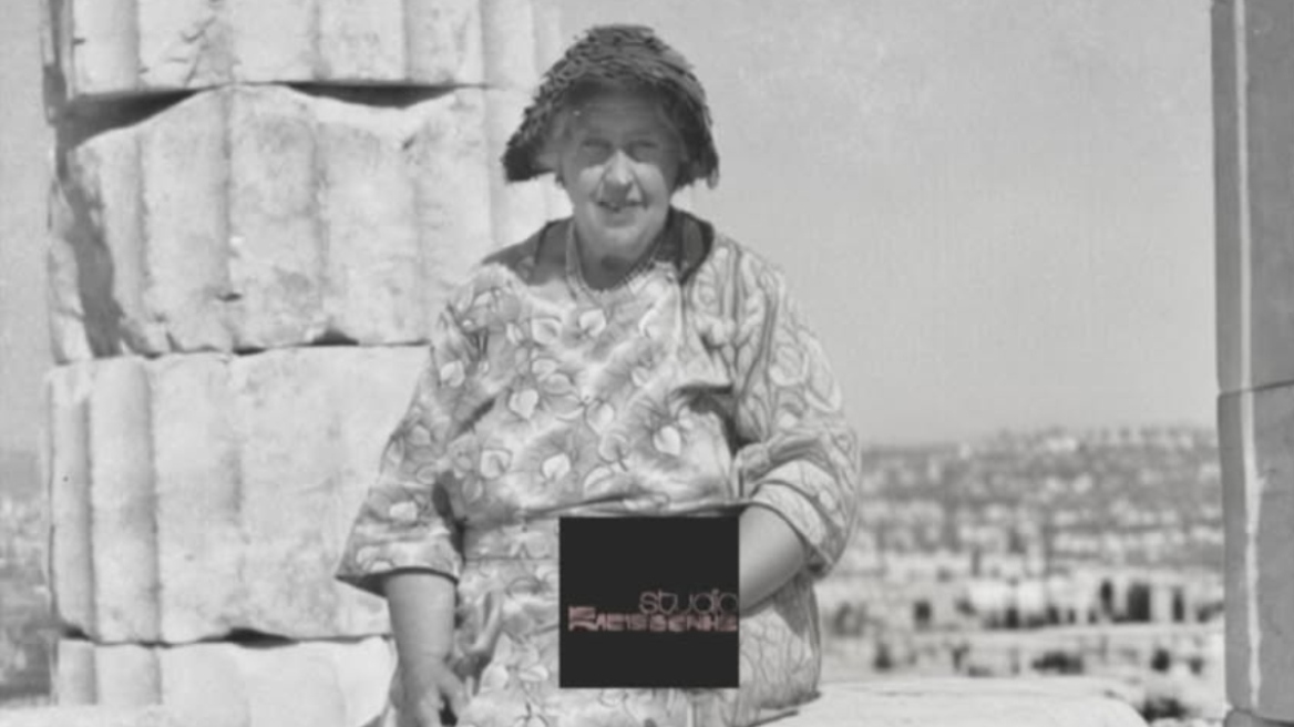 Άγκαθα Κρίστι: H αδημοσίευτη φωτογραφία της από την επίσκεψή της στην Ακρόπολη το 1958