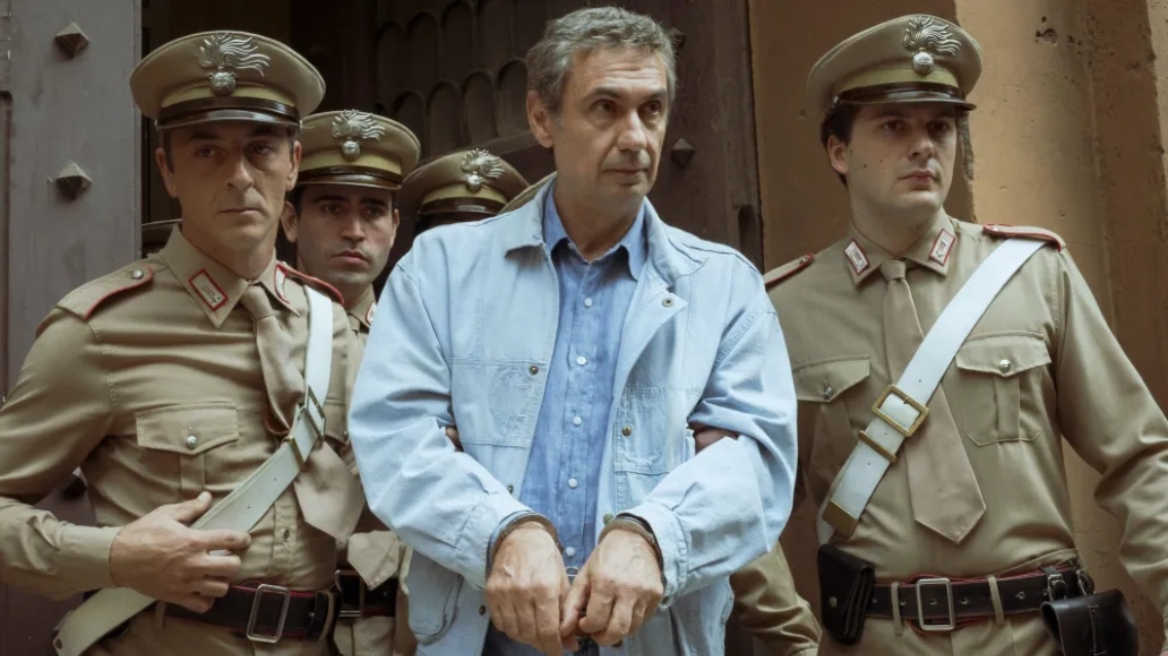 Portobello: Η σειρά για τον «βασιλιά» της ιταλικής τηλεόρασης που κατηγορήθηκε άδικα για διασυνδέσεις με τη μαφία