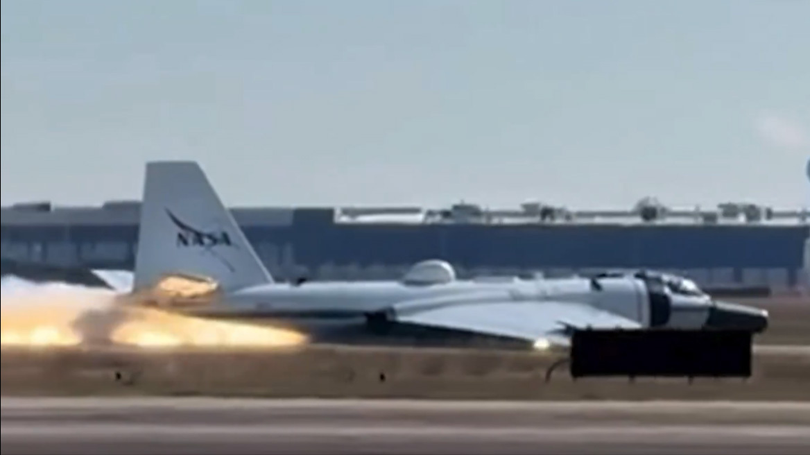 Αναγκαστική προσγείωση για αεροσκάφος της NASA στο Χιούστον, δείτε βίντεο