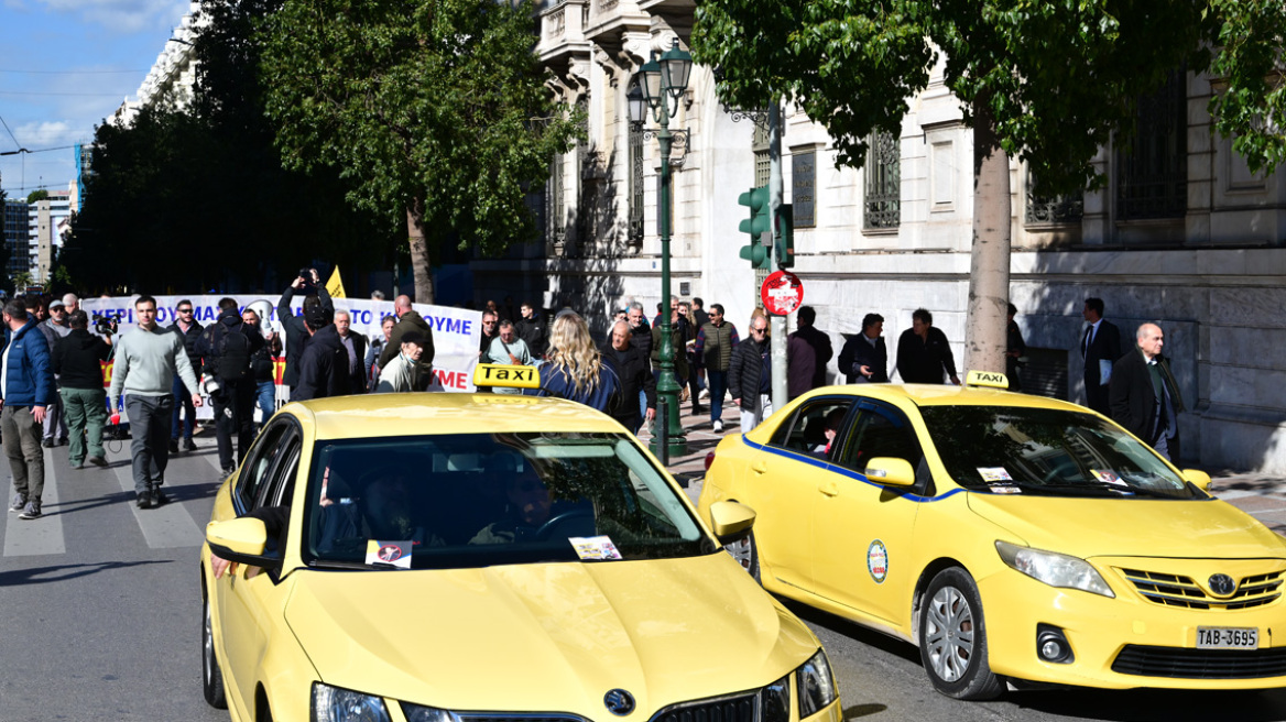 Απεργία ταξί: Χειρόφρενο για τρεις ημέρες τραβούν οι οδηγοί στην Αττική, τα αιτήματά τους  