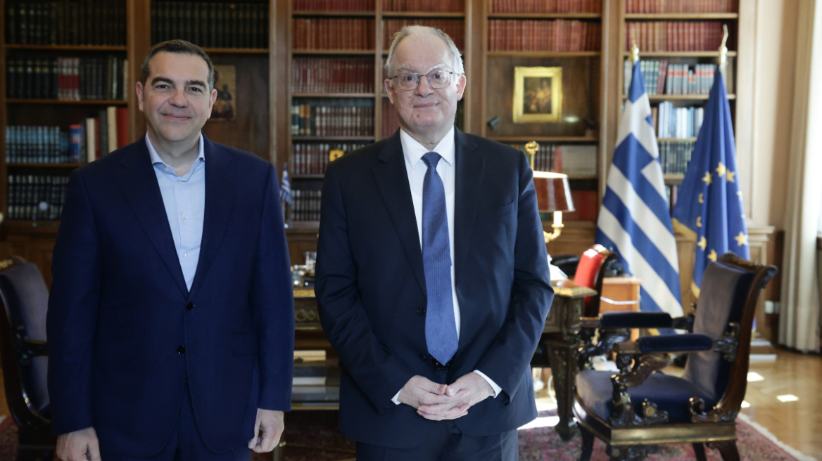 Πηγές Τσίπρα για συνάντηση με Τασούλα: Δεν μπορεί ο λύκος να φυλάει τα πρόβατα