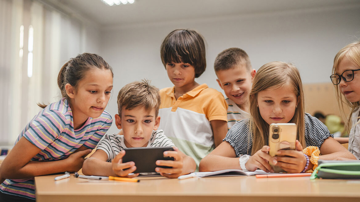 Μαθητές της πέμπτης δημοτικού στη Γερμανία απέχουν από τα social media, τι έδειξαν τα πρώτα αποτελέσματα